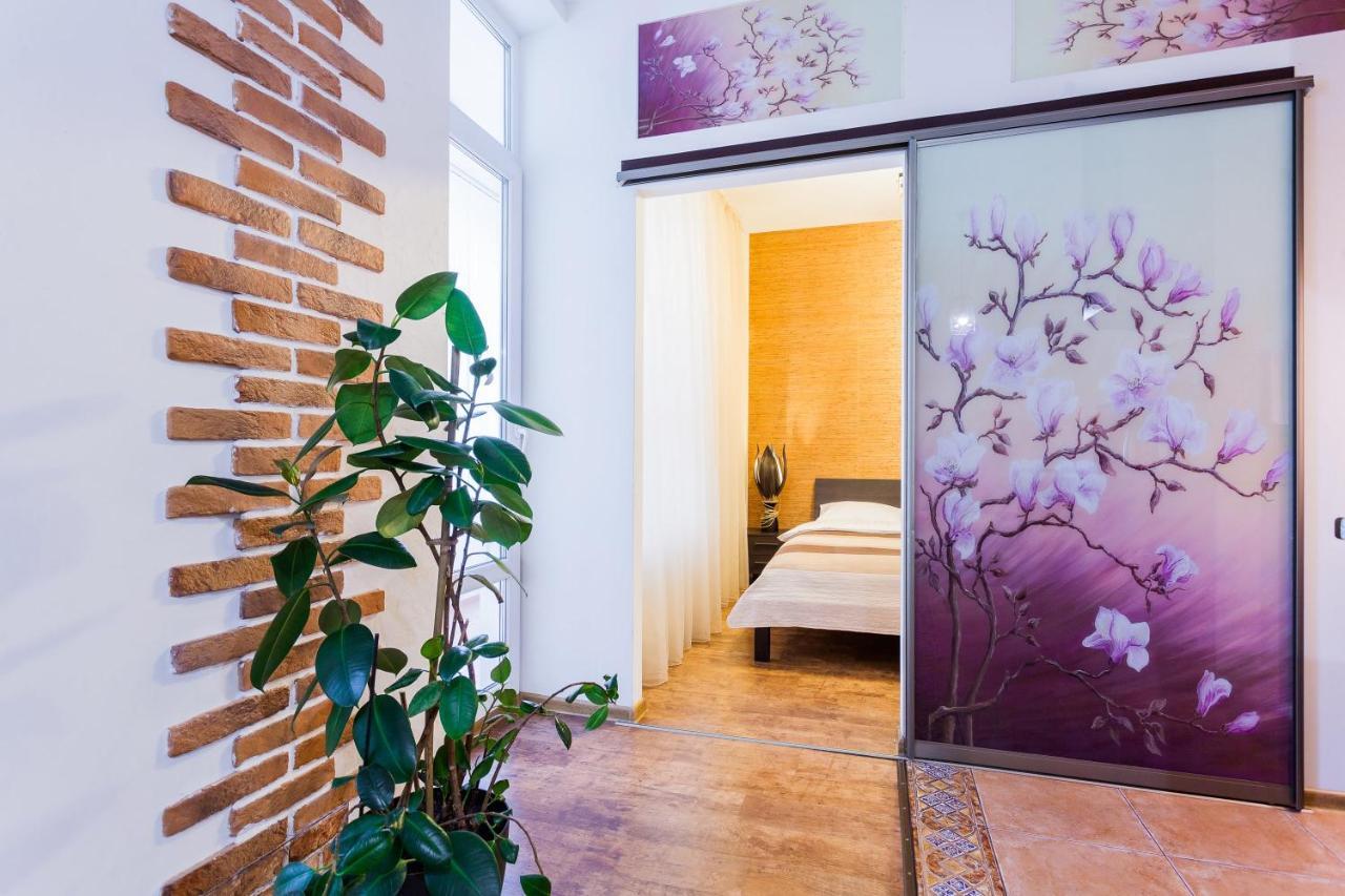 Navit Apartments With Breakfast, Near The Railway Station, The City Center, The Park Киев Екстериор снимка