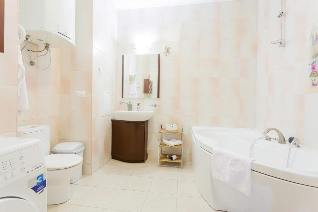 Navit Apartments With Breakfast, Near The Railway Station, The City Center, The Park Киев Екстериор снимка